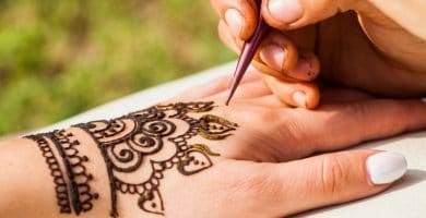 Cómo hacer un tatuaje de henna